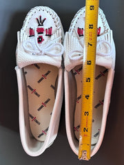 Load image into Gallery viewer, Minnetonka Thunderbird White Leather Beaded Moccasins Women’s Size 6 Unworn