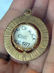 Load image into Gallery viewer, Vintage 1977 Elvis Presley Spinner Photo Pendant Gold Tone BE '77 1.25"