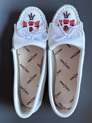 Load image into Gallery viewer, Minnetonka Thunderbird White Leather Beaded Moccasins Women’s Size 6 Unworn
