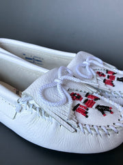 Load image into Gallery viewer, Minnetonka Thunderbird White Leather Beaded Moccasins Women’s Size 6 Unworn