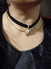 Load image into Gallery viewer, Regal Heart and Gold Chains Choker - Lisa Lassi
