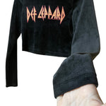 Load image into Gallery viewer, Def Leppard Cropped Long Sleeve Top Women’s Small Black Velvet Band Tee Graphic
