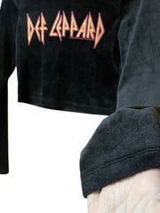Load image into Gallery viewer, Def Leppard Cropped Long Sleeve Top Women’s Small Black Velvet Band Tee Graphic