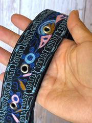 Load image into Gallery viewer, Embroidered Chainstitch Bird Floral Wide Fabric Belt Black Blue Pink 40"