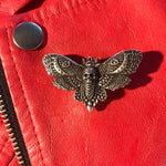 Load image into Gallery viewer, Death&#39;s Head Hawk Moth Metal Brooch 2
