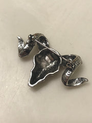 Load image into Gallery viewer, Ram Skull Brooch - Lisa Lassi
