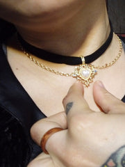 Load image into Gallery viewer, Regal Heart and Gold Chains Choker - Lisa Lassi
