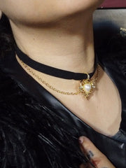 Load image into Gallery viewer, Regal Heart and Gold Chains Choker - Lisa Lassi

