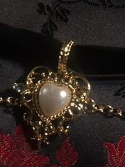 Load image into Gallery viewer, Regal Heart and Gold Chains Choker - Lisa Lassi
