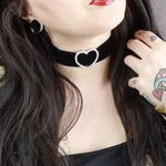 Load image into Gallery viewer, Velvet Heart Choker - Lisa Lassi
