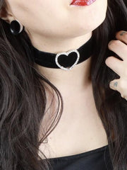 Load image into Gallery viewer, Velvet Heart Choker - Lisa Lassi
