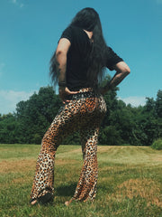 Load image into Gallery viewer, Leopard Print Flares - Lisa Lassi
